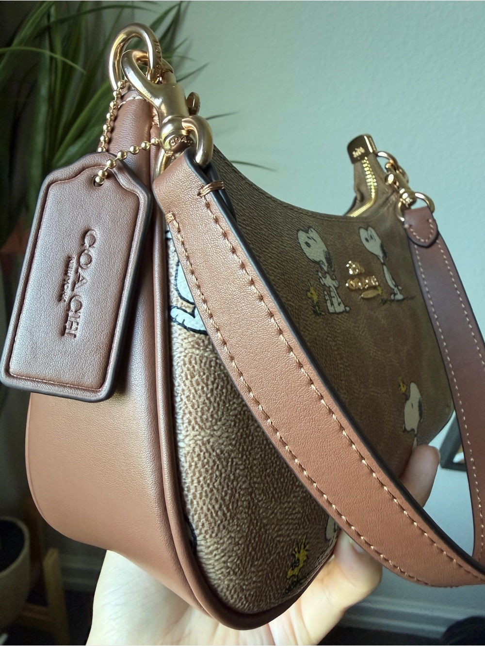 Coach Snoopy Dog Prints Teri Shoulder Bag - Picture 4 of 6